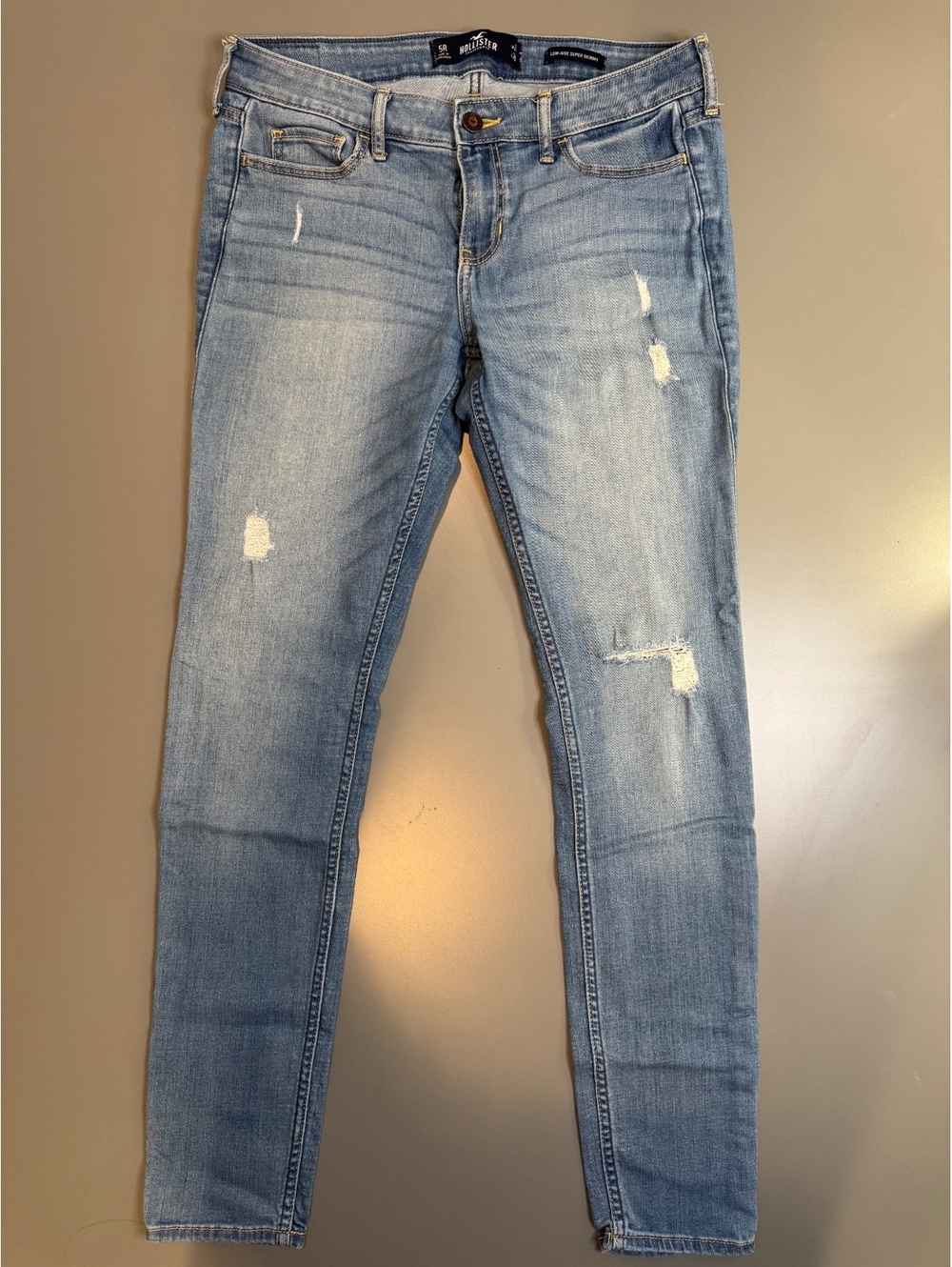 Hollister Low-Rise Super Skinny Light Wash Distressed Jeans Size 5R